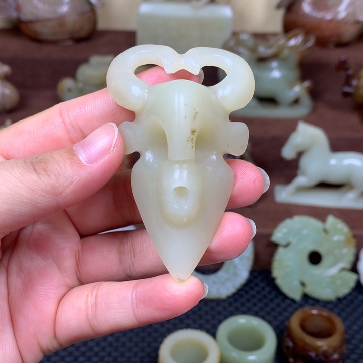 ****江和田玉未镶嵌把件