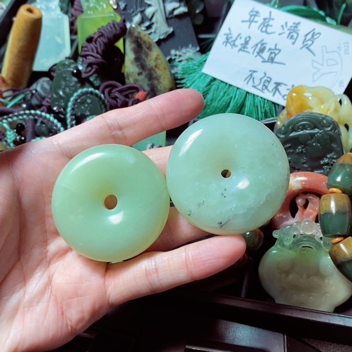 蛇纹石玉颈饰未镶嵌