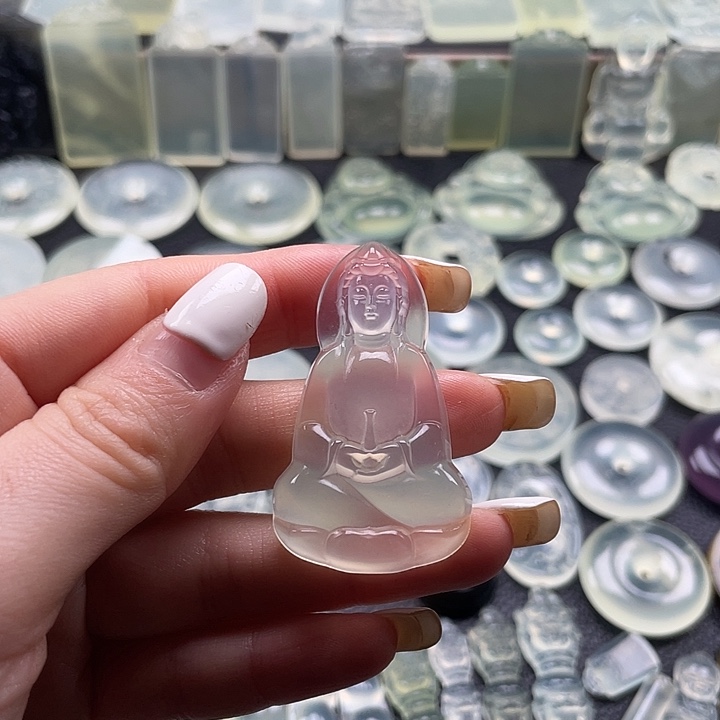 岫玉未镶嵌颈饰素衣