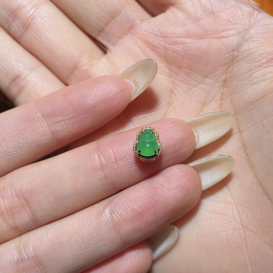 凌***妹翡翠18K金镶嵌吊坠(不含链)