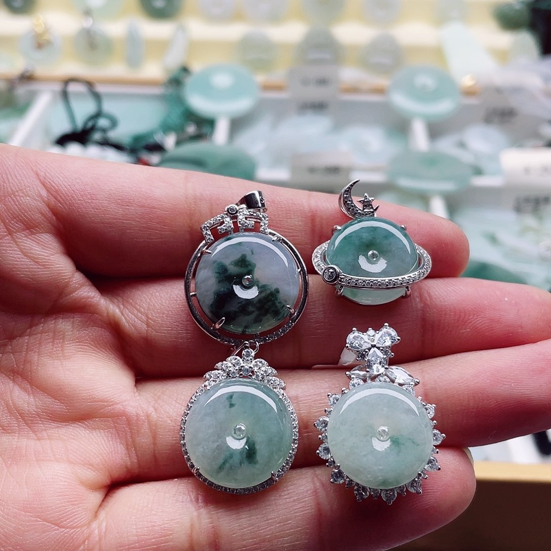 翡翠颈饰未镶嵌天然翡翠