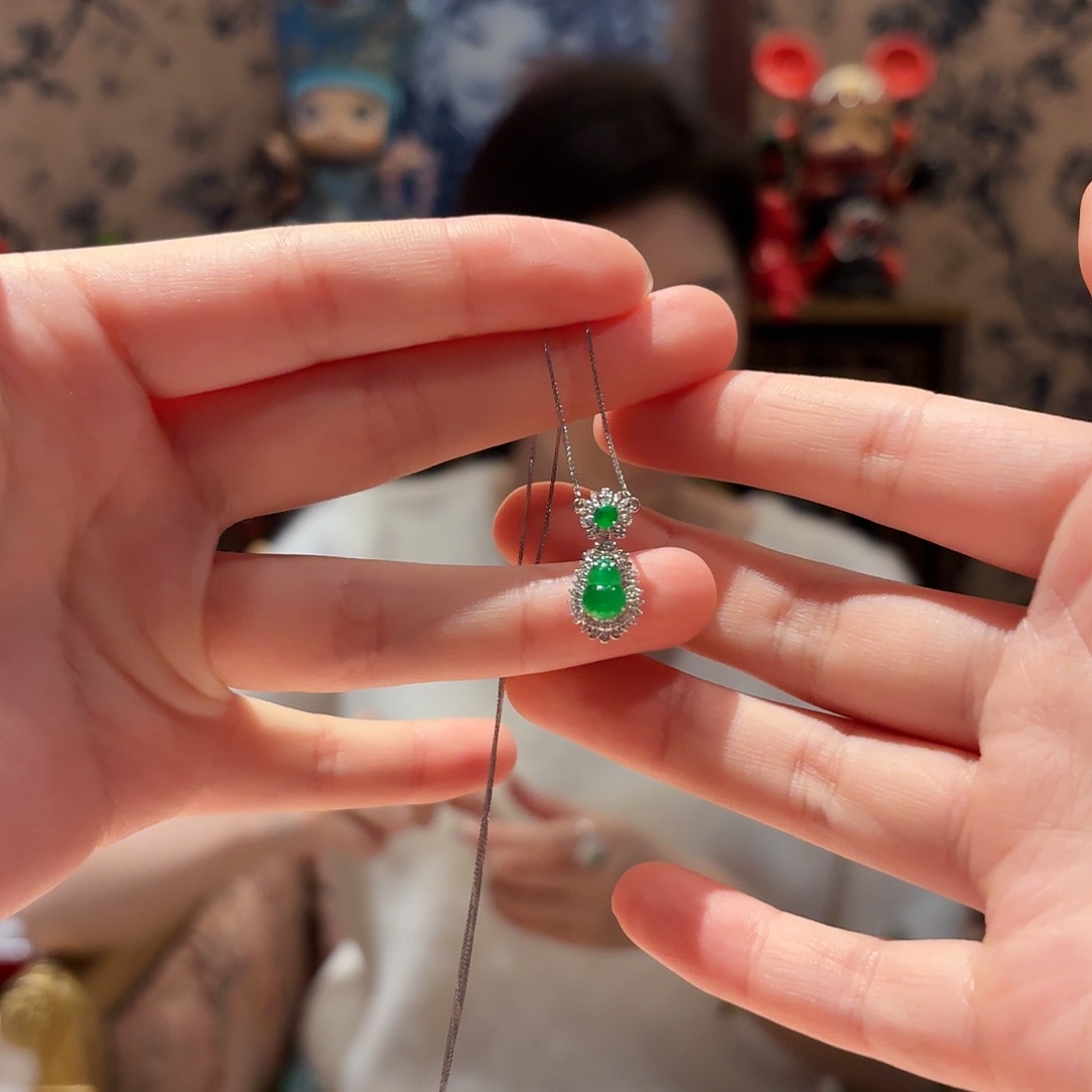 翡翠颈饰18K金镶嵌颈饰