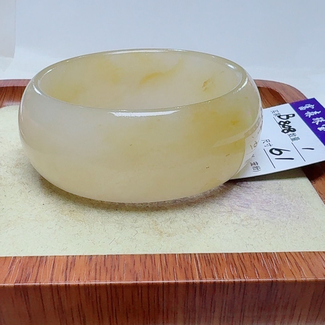 缪***老石英质玉（黄龙玉）未镶嵌手镯