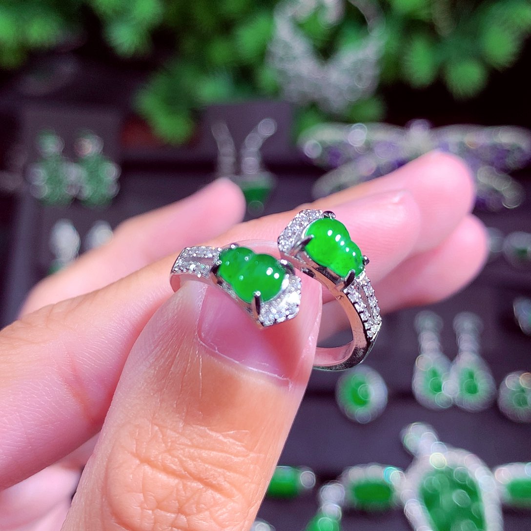 颈饰未镶嵌翡翠天然