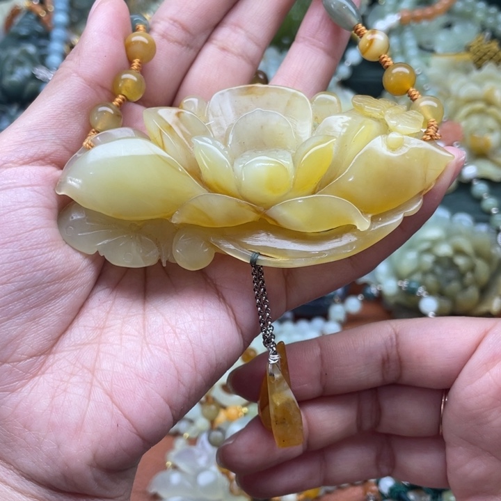 蛇纹石玉吊坠合金