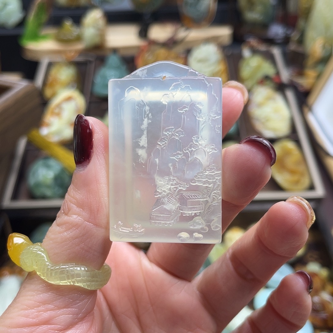 蛇纹石玉颈饰未镶嵌岫玉白透山水