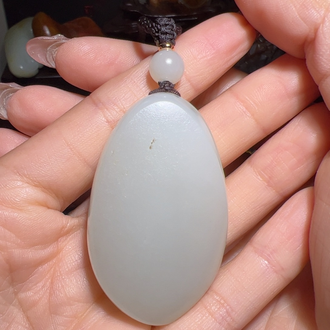 E***n和田玉未镶嵌颈饰