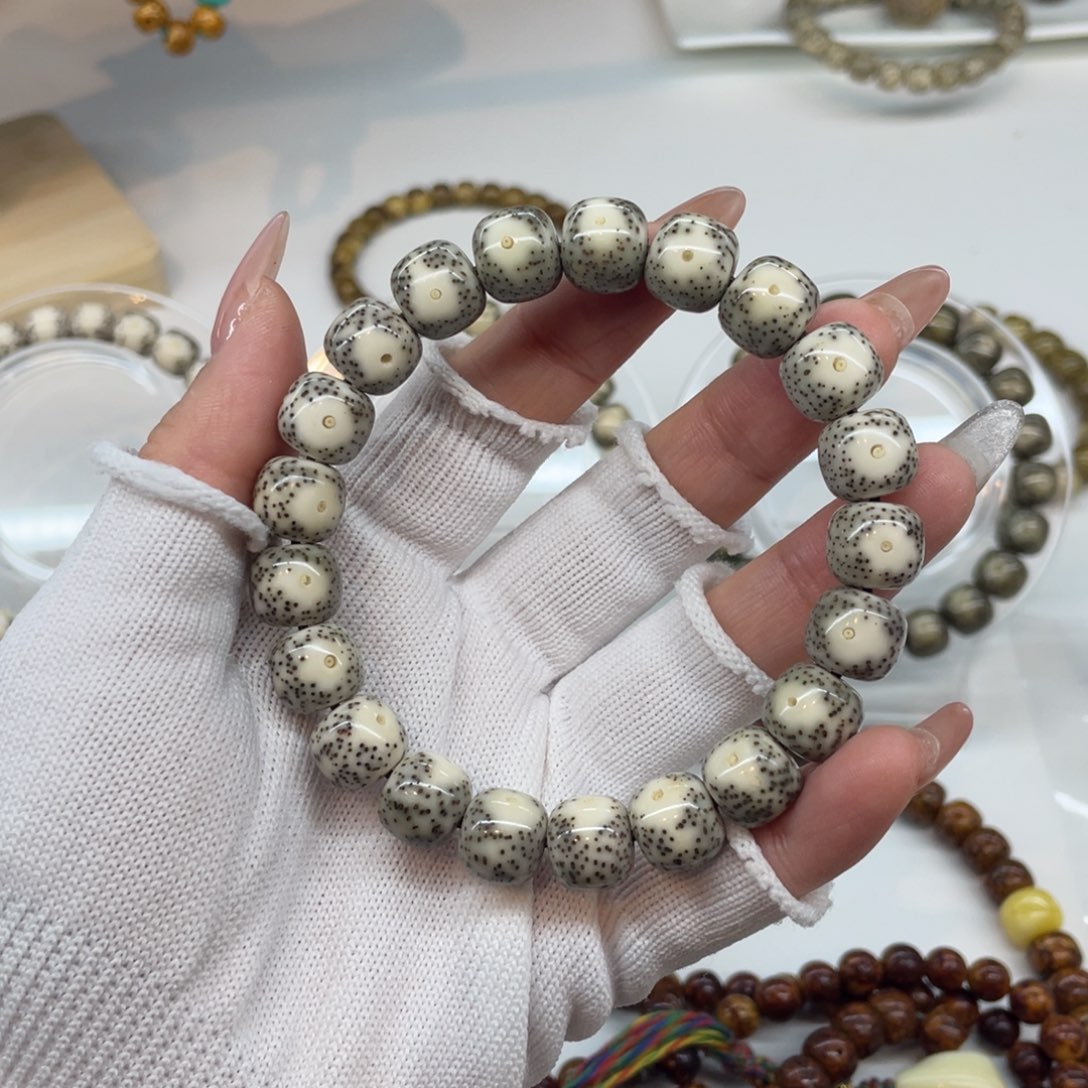 星月菩提手串11/10 绿包白 050