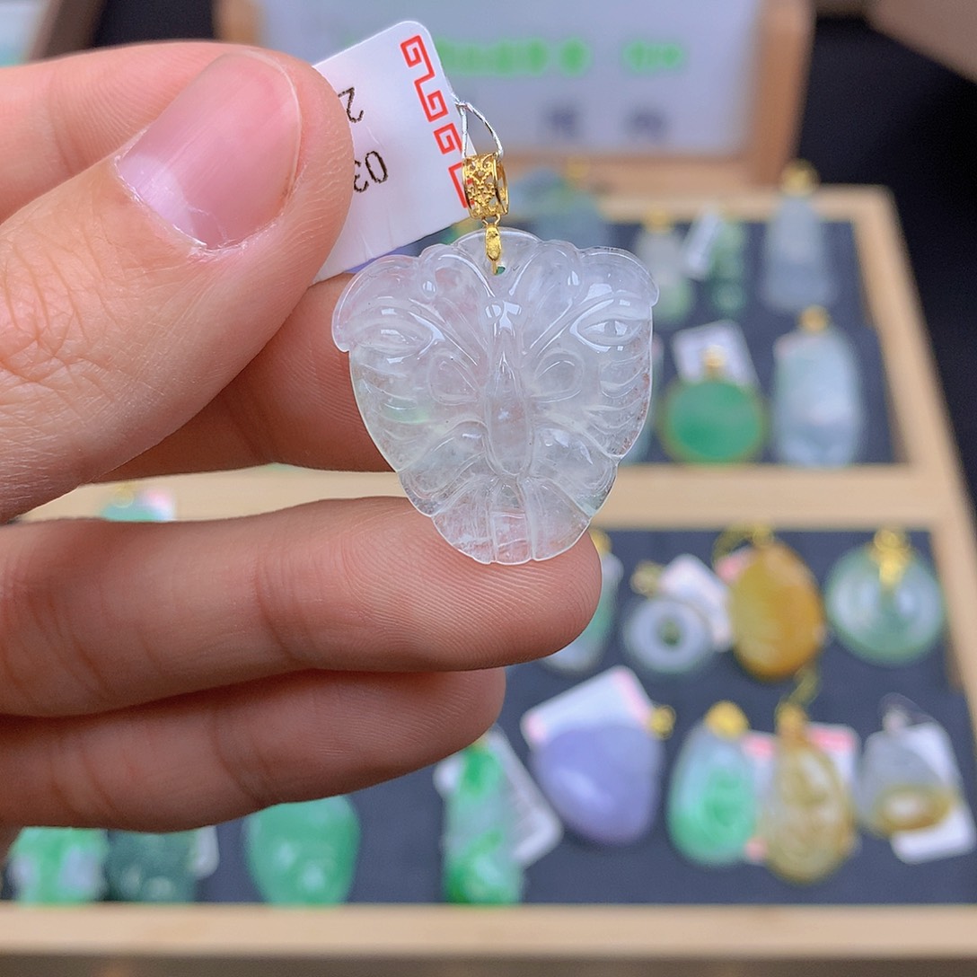 翡翠颈饰18K金镶嵌翡翠