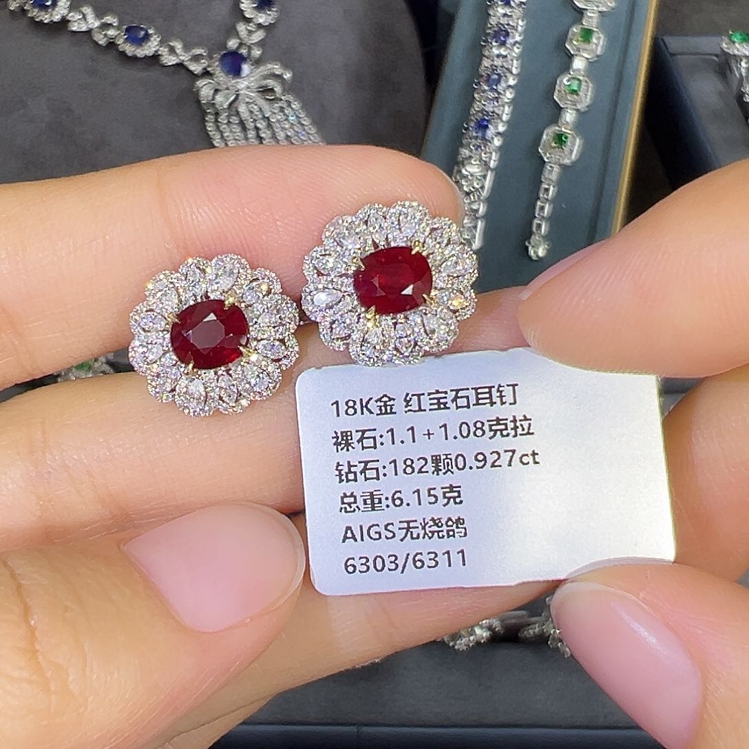 红宝石耳扣18K金镶嵌