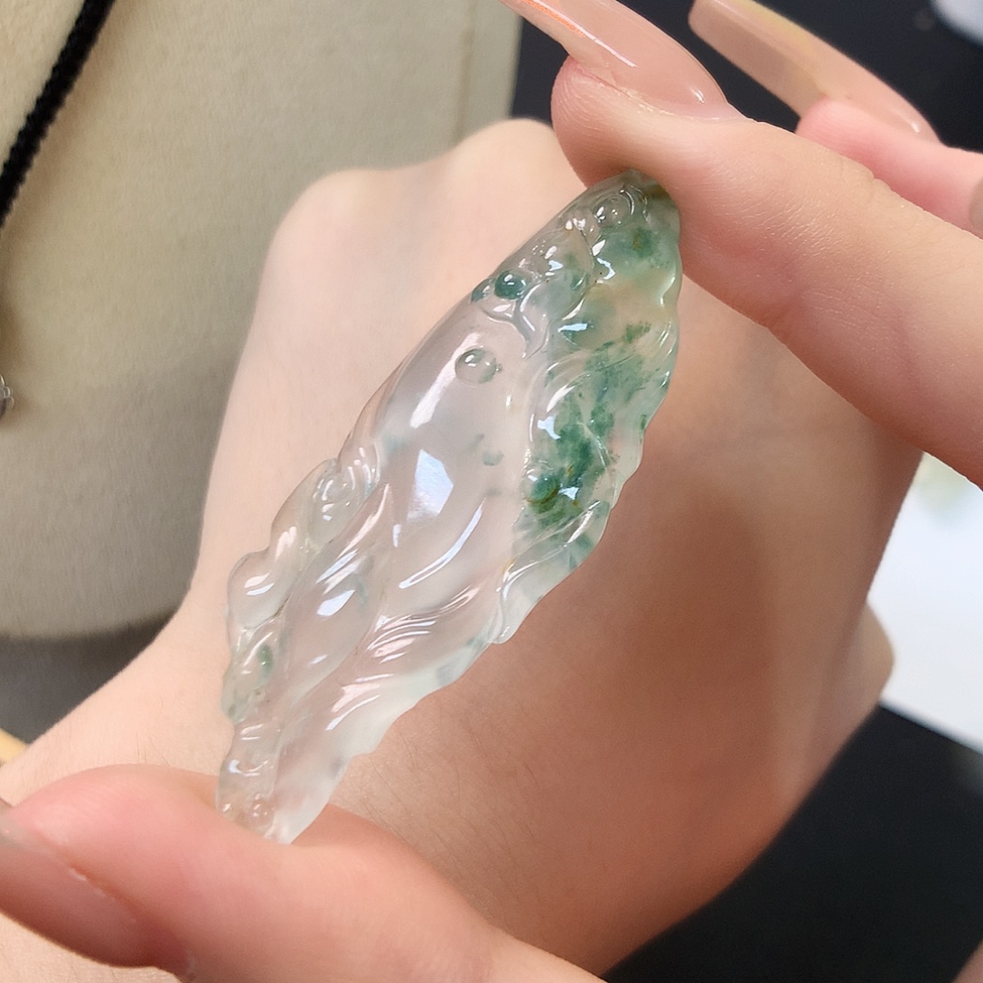 翡翠未镶嵌颈饰逍遥游