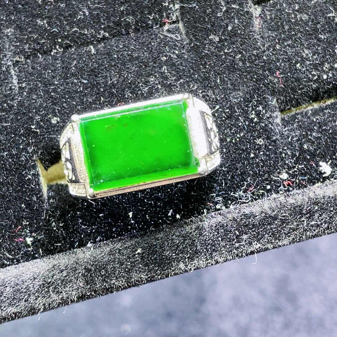 翡翠颈饰未镶嵌33，