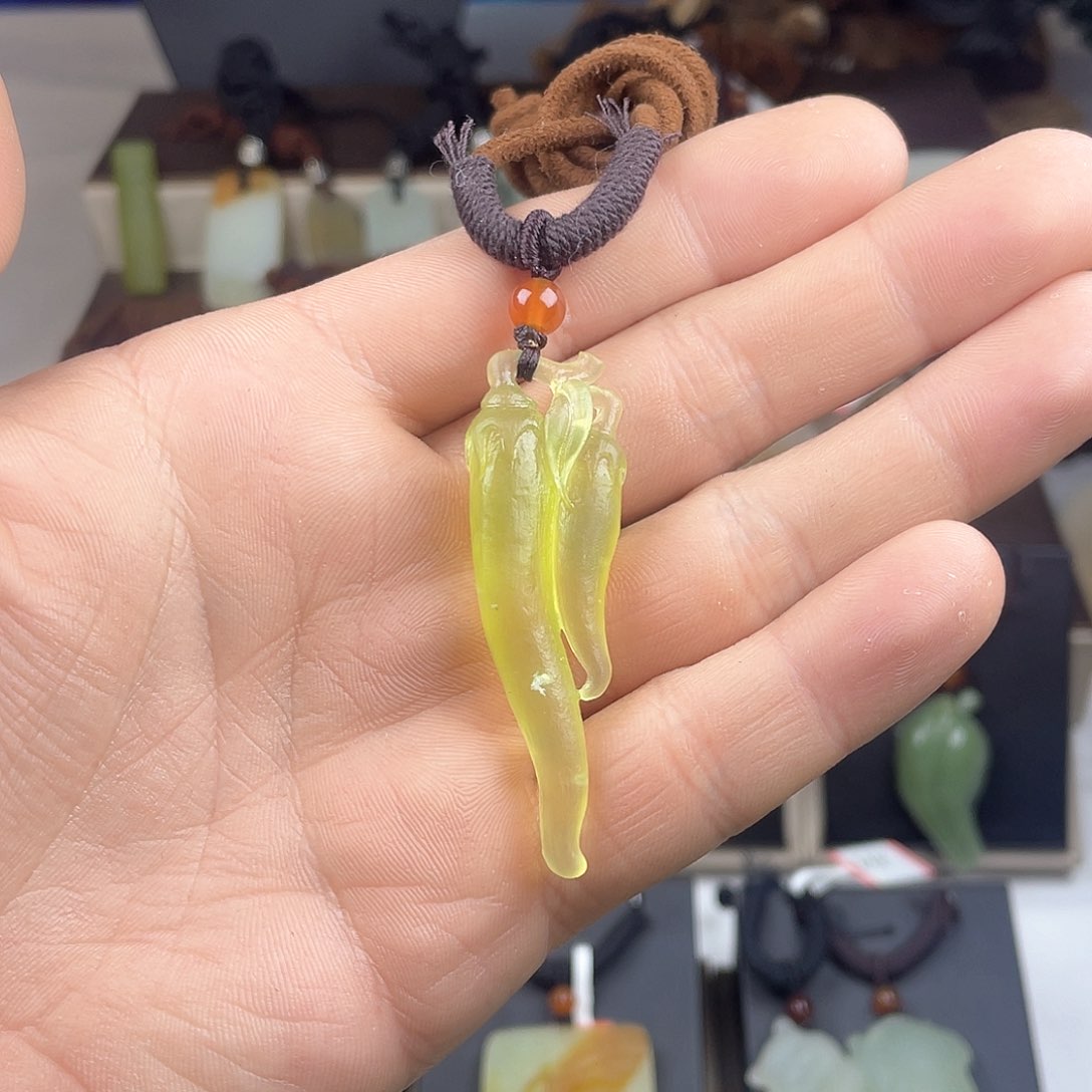 岫玉颈饰未镶嵌岫岩玉小辣椒，交好运