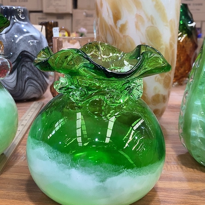 琉璃花瓶高15厘米口径6厘米