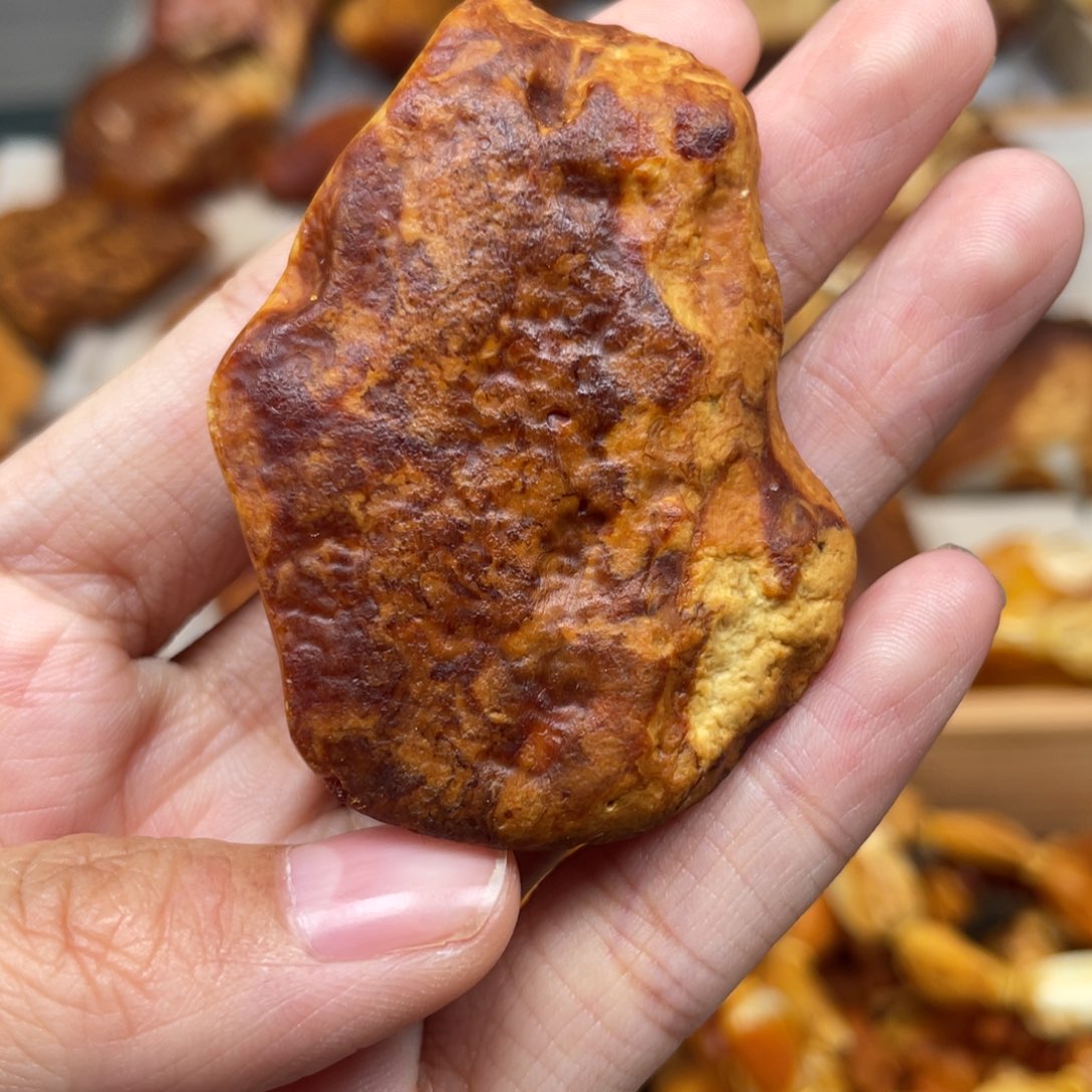 琥珀珠宝奇石未镶嵌