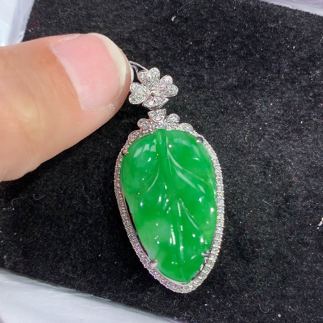 翡翠吊坠(赠链)18K金镶嵌