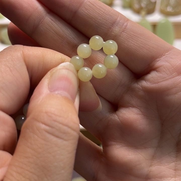 茉***~和田玉未镶嵌颈饰