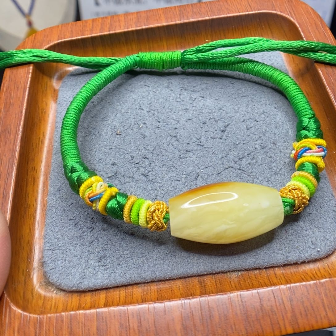 加***花蜜蜡未镶嵌颈饰郎