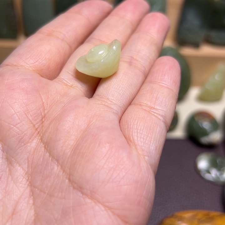 岫岩河磨玉（透闪石质玉）未镶嵌颈饰