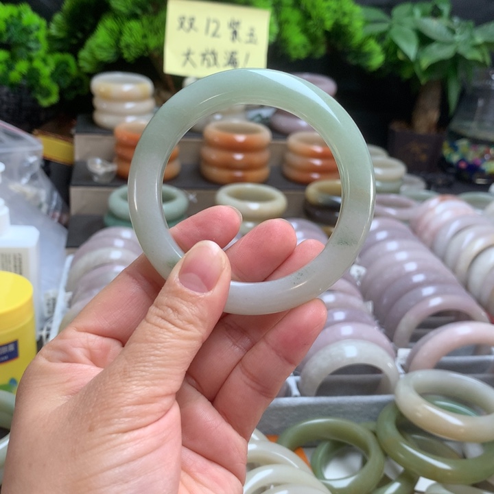 石英质玉（佘太翠）未镶嵌手镯57.7