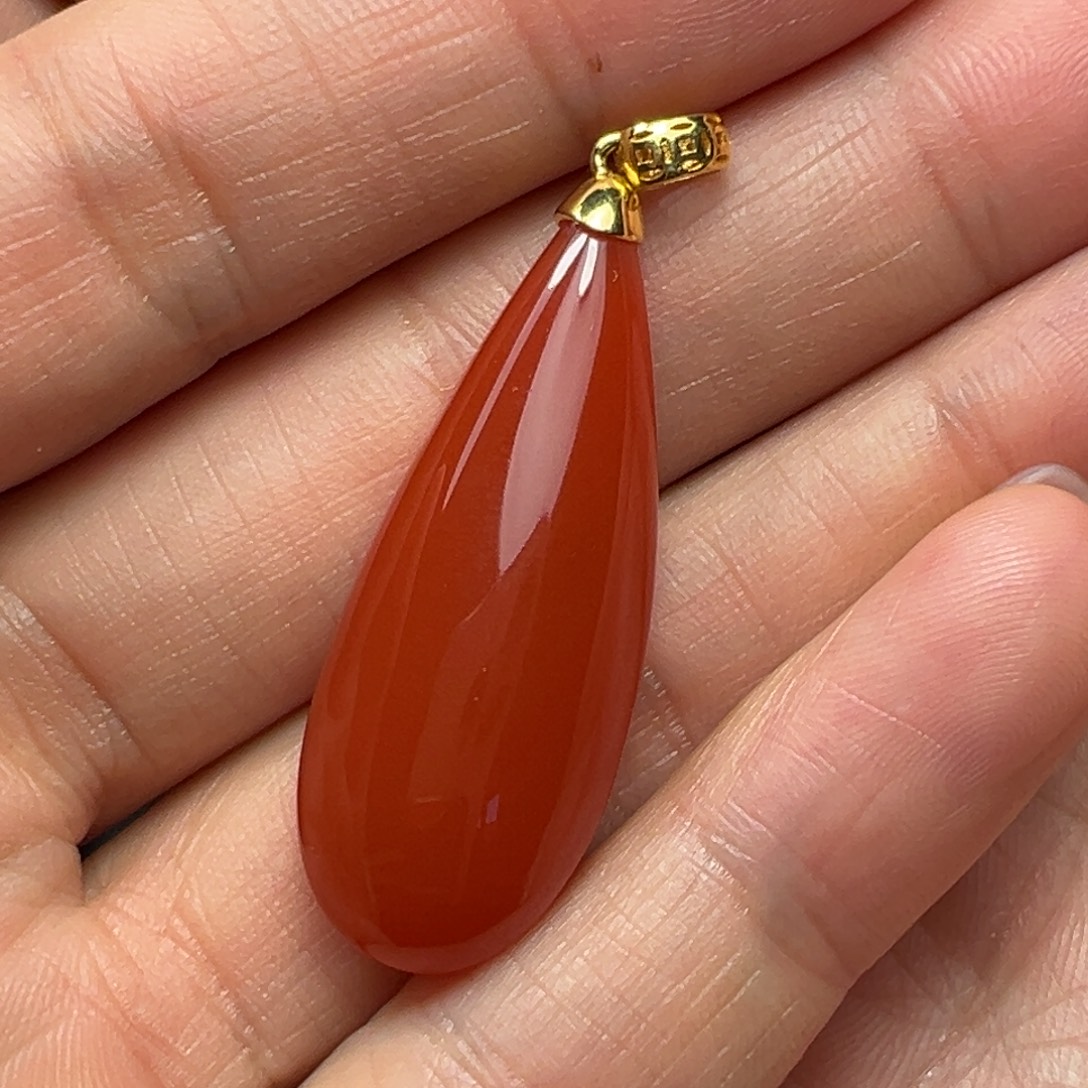 南红玛瑙18K金镶嵌吊坠