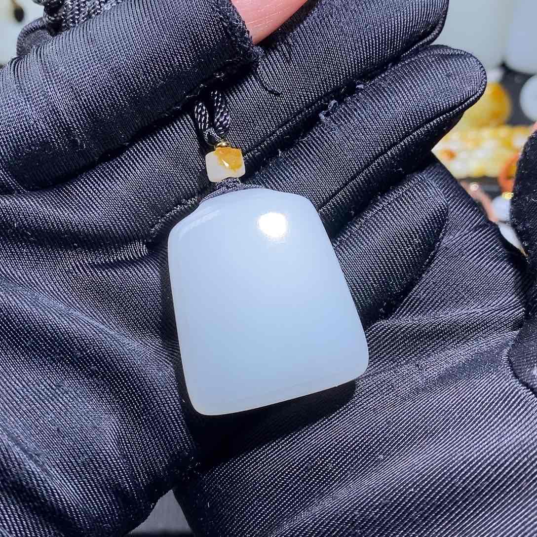 和田玉吊坠(不含链)未镶嵌沙**包
