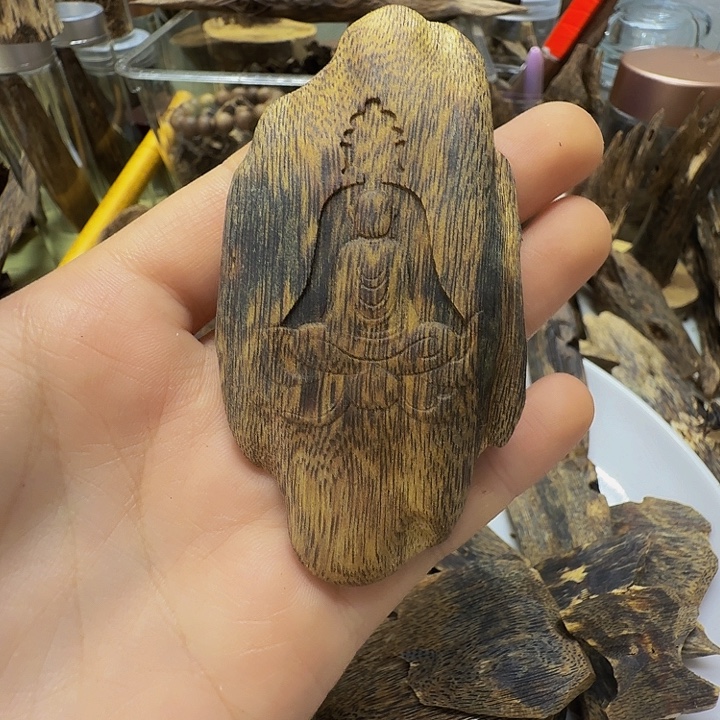 啊***佛香料奇楠雕刻料19.18克