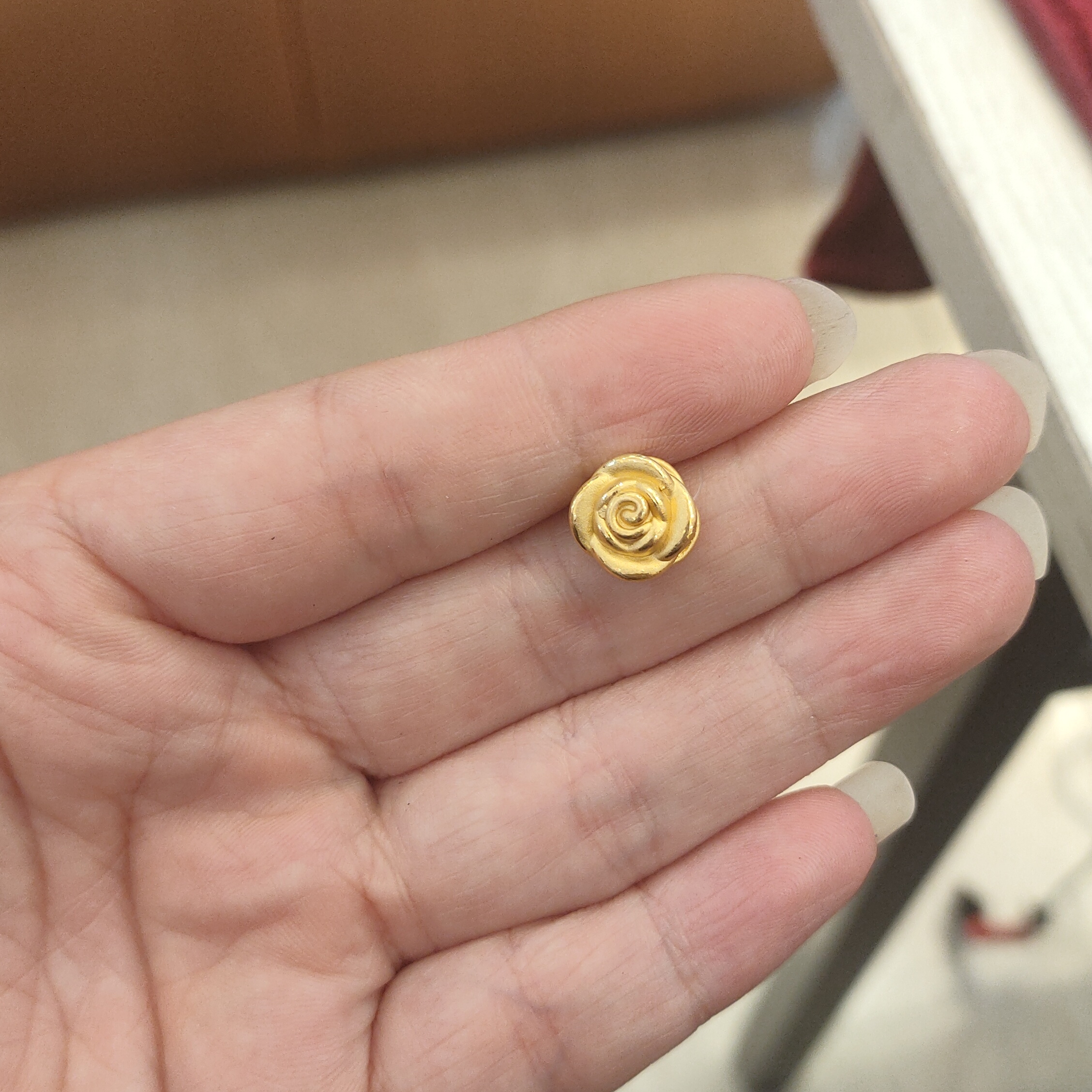 六桂福足金时尚玫瑰花中穿