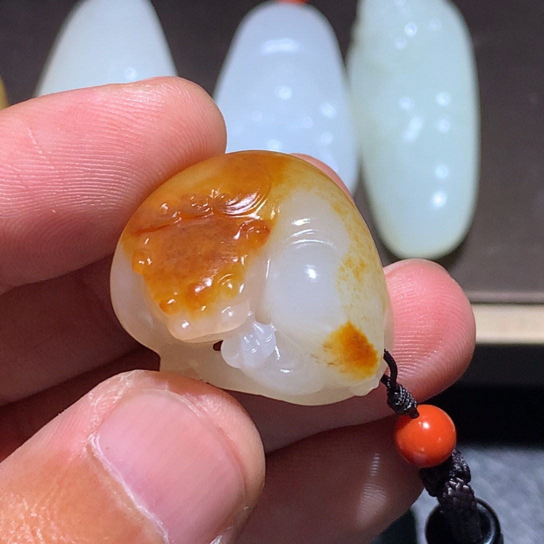 懂****和田玉未镶嵌挂件