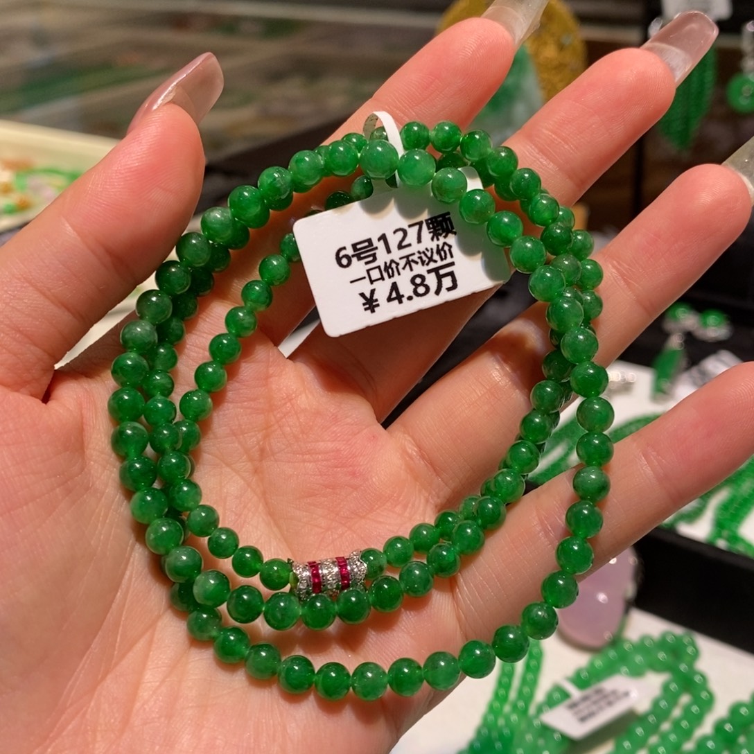 颈饰18K金镶嵌翡翠冰绿珠链
