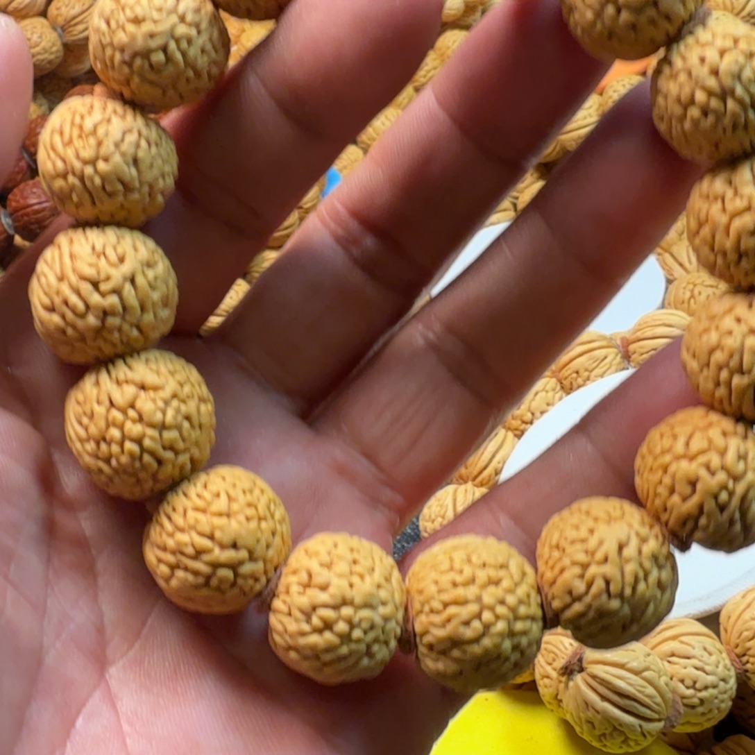 有***西桃核吊坠龙鳞枫叶