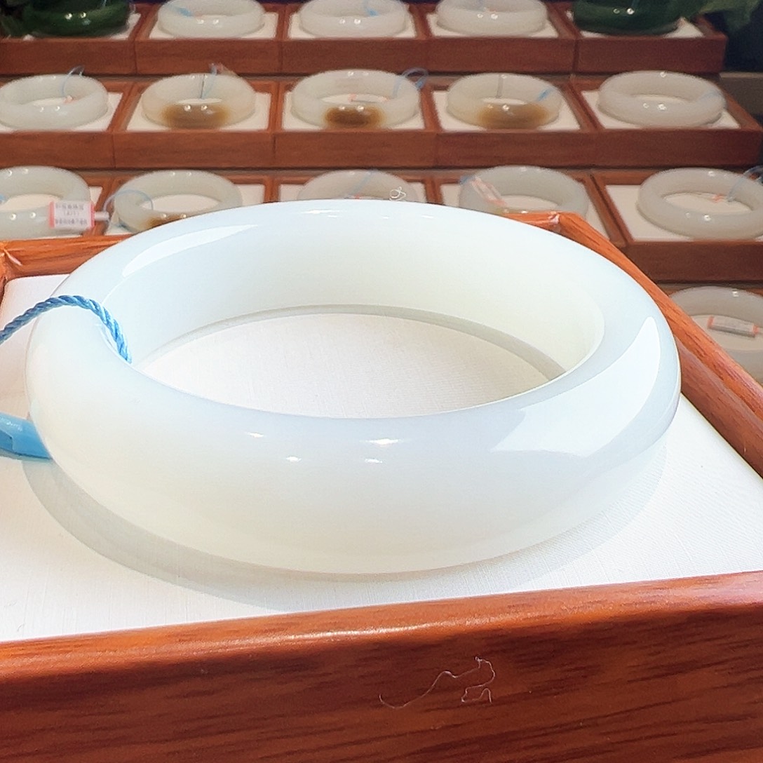 和田玉手镯55 56未镶嵌