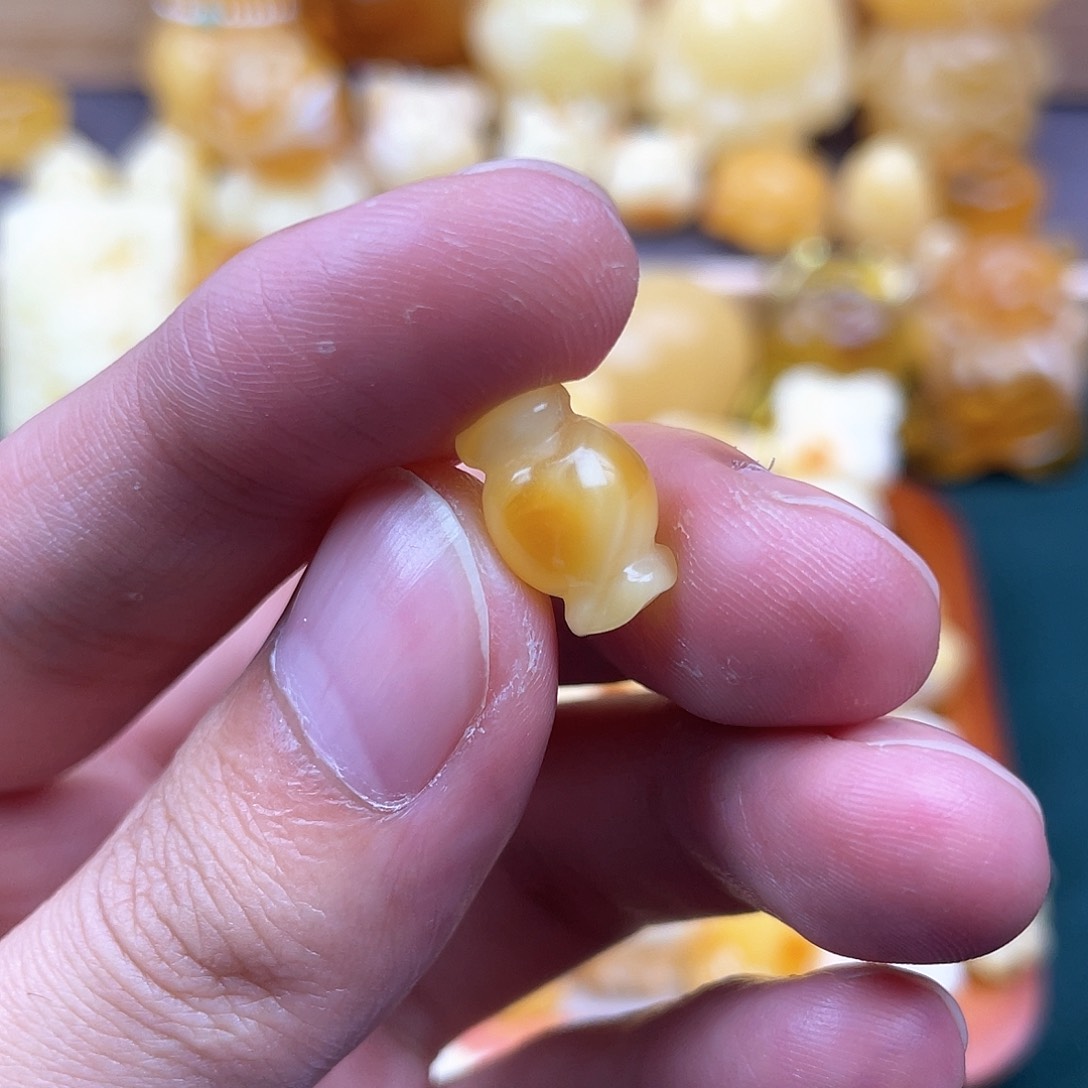 琥珀裸石未镶嵌蜜蜡