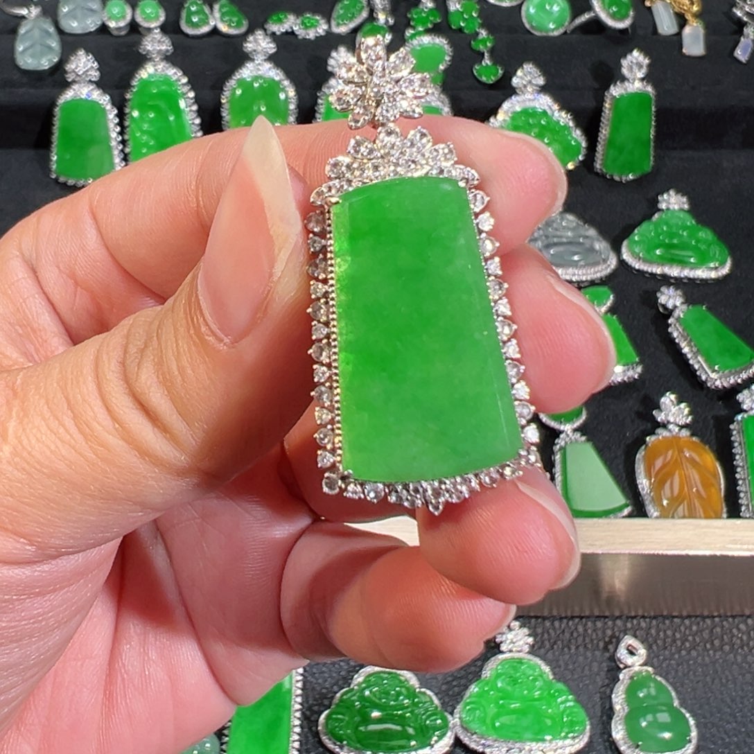 【闪购商品】翡翠吊坠(不含链)18K金镶嵌