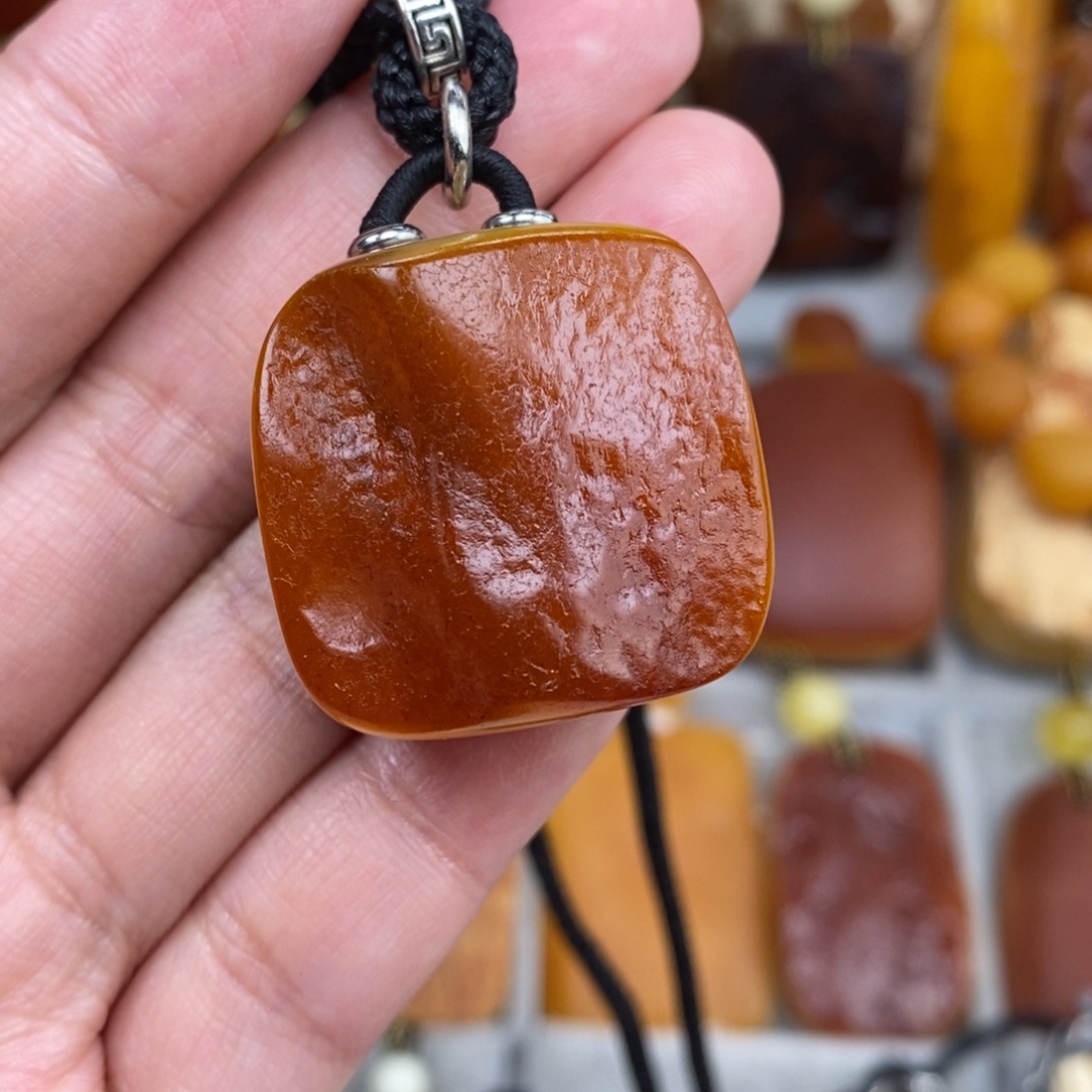 未镶嵌吊坠(赠链)琥珀