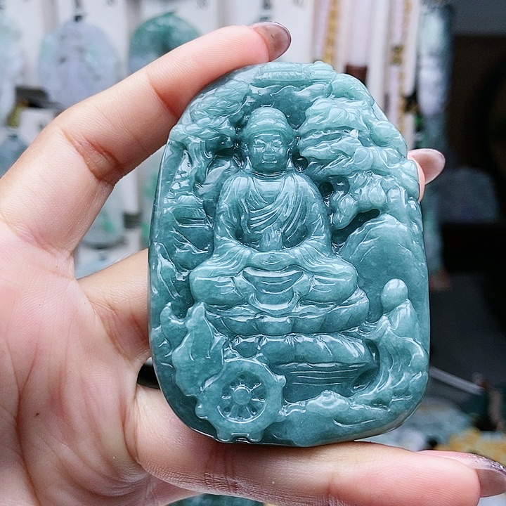 颈饰足铂镶嵌翡翠翡翠