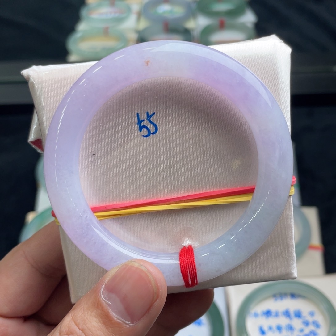 翡翠手镯未镶嵌翡翠手镯