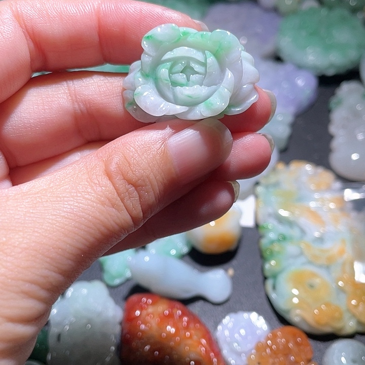 颈饰未镶嵌翡翠天