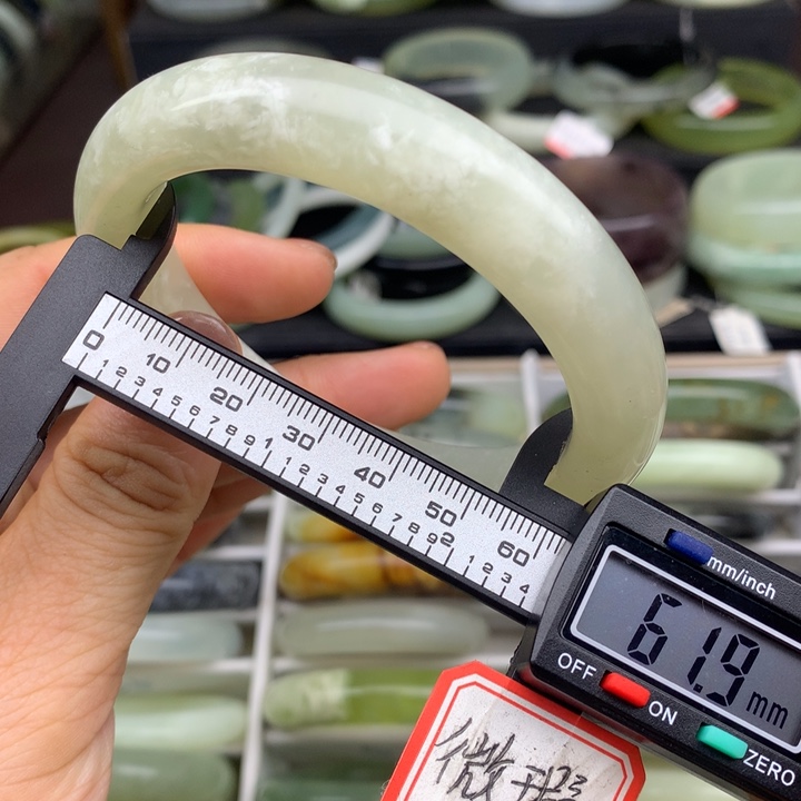 蛇纹石玉未镶嵌手镯561