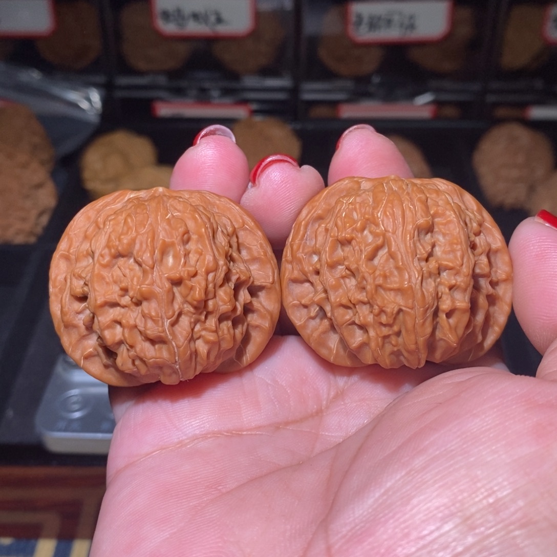 答***案文玩核桃把件磨盘