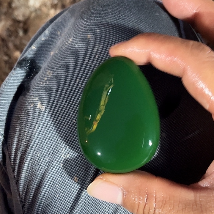 石英质玉未镶嵌颈饰