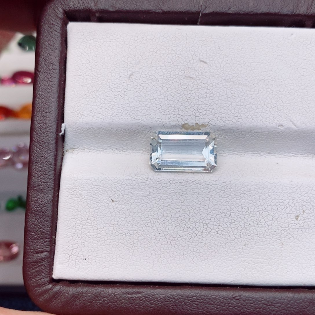 海蓝宝石裸石未镶嵌海蓝宝3.7克拉