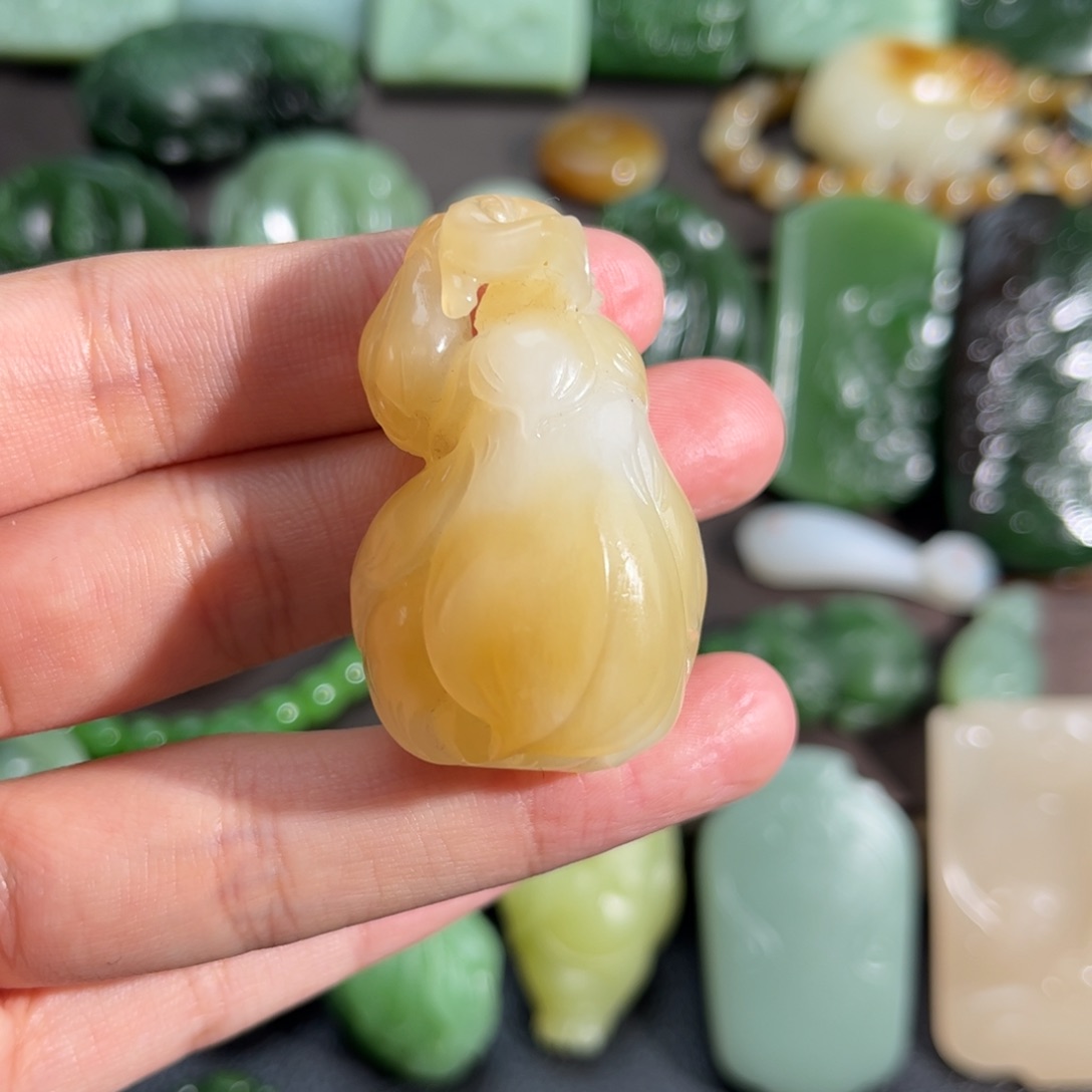 和田玉挂件未镶嵌糖白玉兰花定制