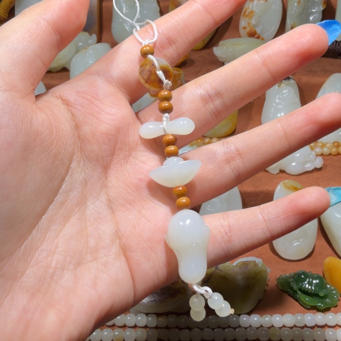 s***w和田玉未镶嵌车挂