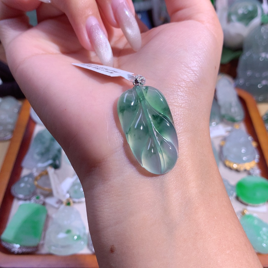 翡翠吊坠(不含链)18K金镶嵌