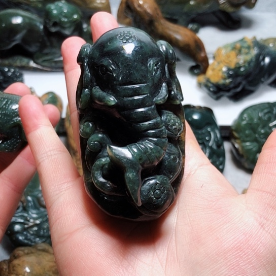 岫岩河磨玉（透闪石质玉）把件未镶嵌