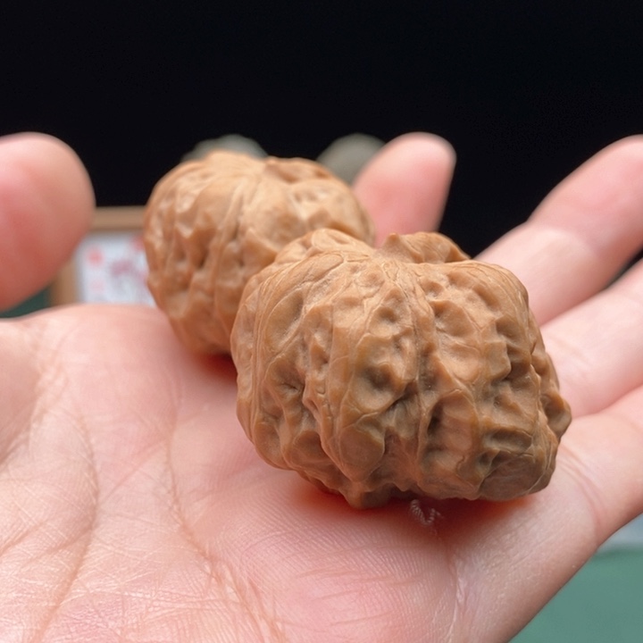 文玩核桃把件蛤蟆头坦克