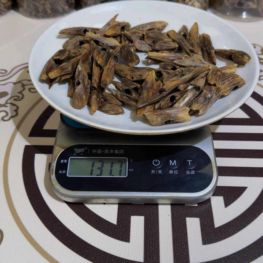 沉香碎屑沉香东江绿红棋块料130克