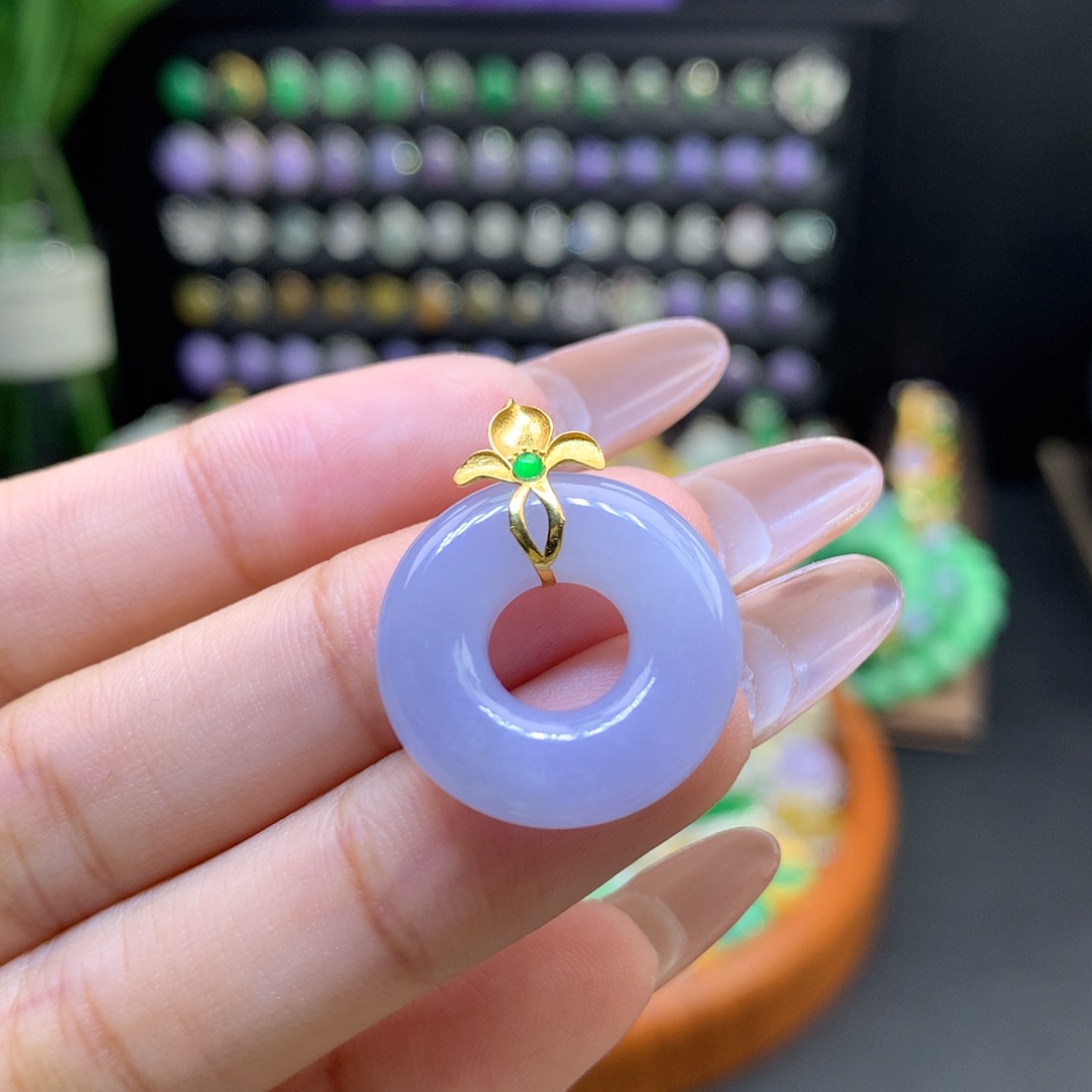 翡翠18K金镶嵌颈饰