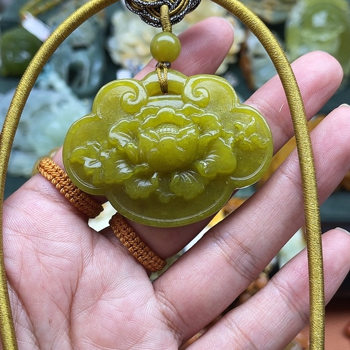 蛇纹石玉吊坠未镶嵌